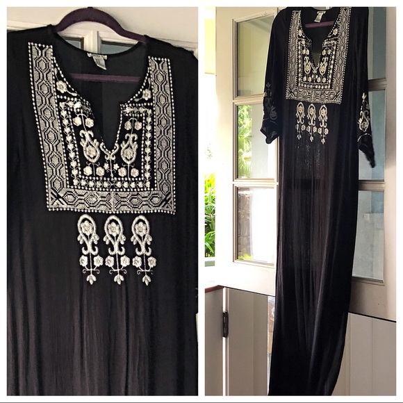 Embroirdered floor-length, high-slit gown - Picture 1 of 3